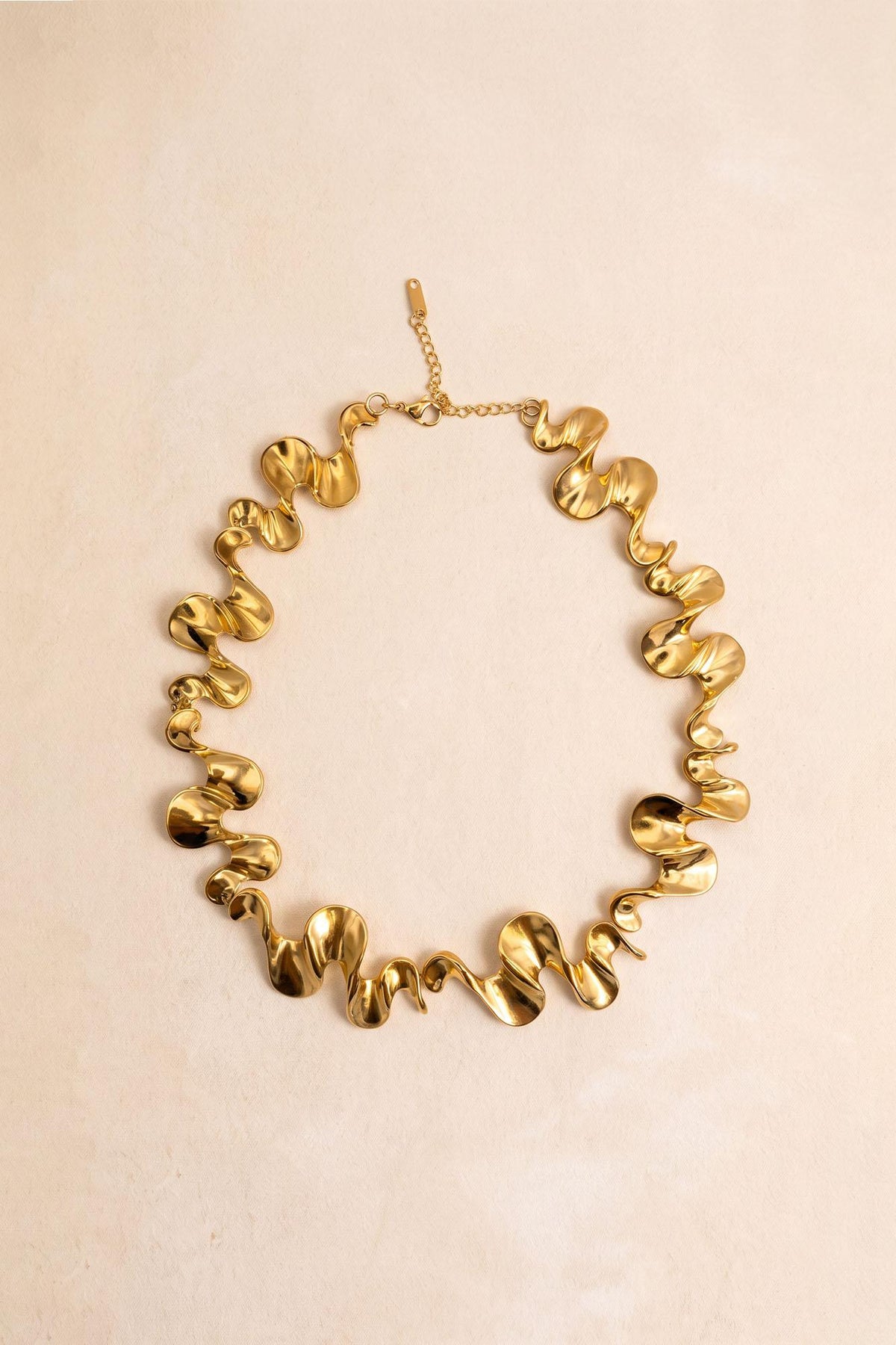 Collar Ondulado Dorado Julieta