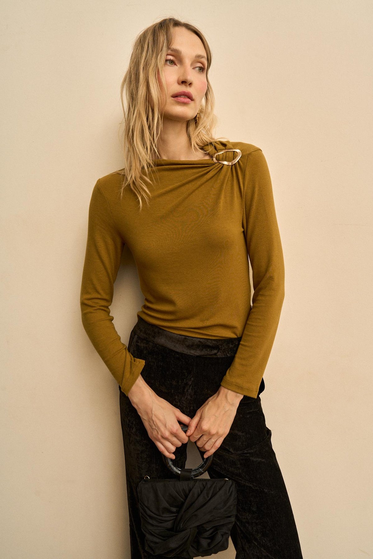 Top Drapeado Broche Ysée