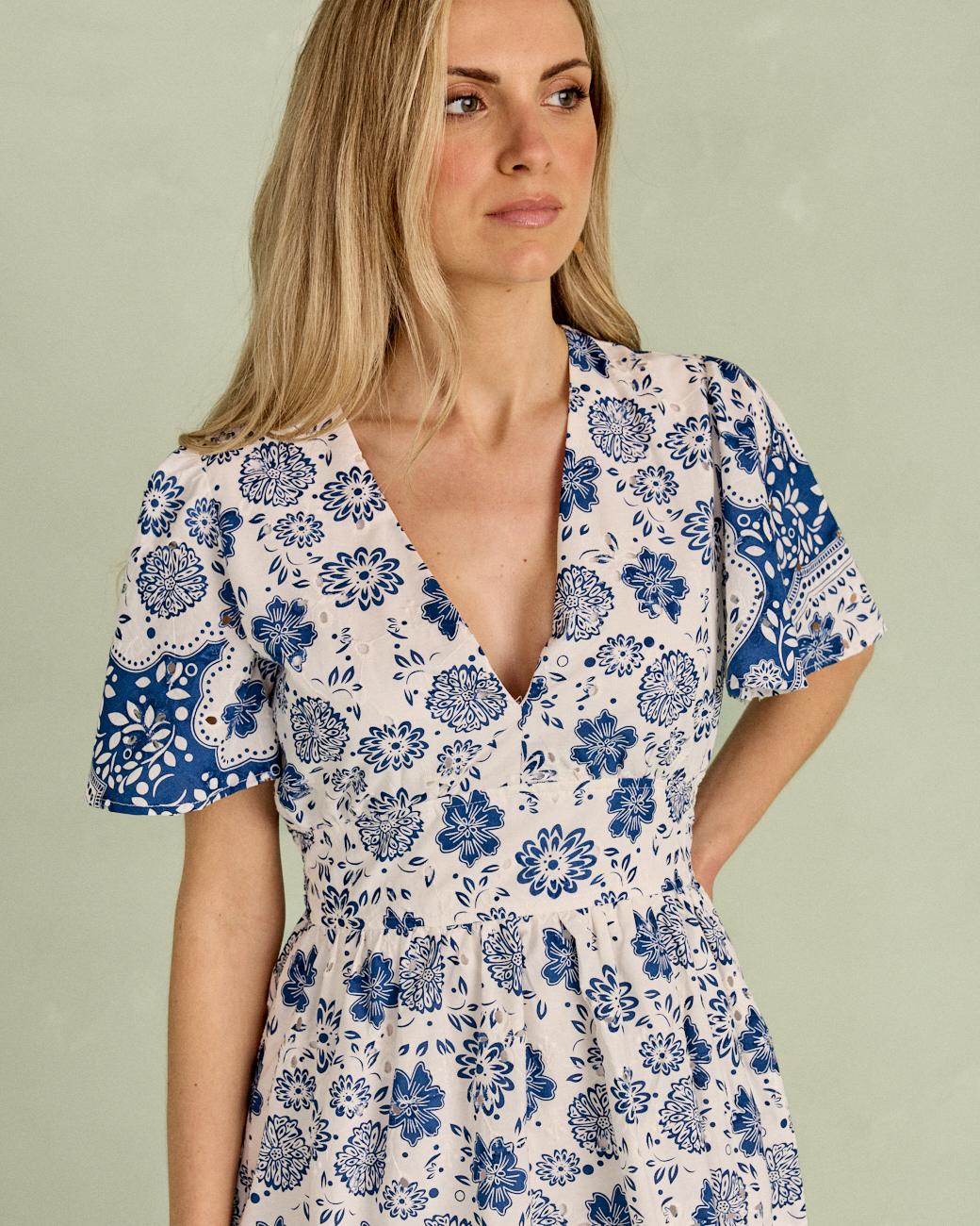 Vestido Corto Flores Milia