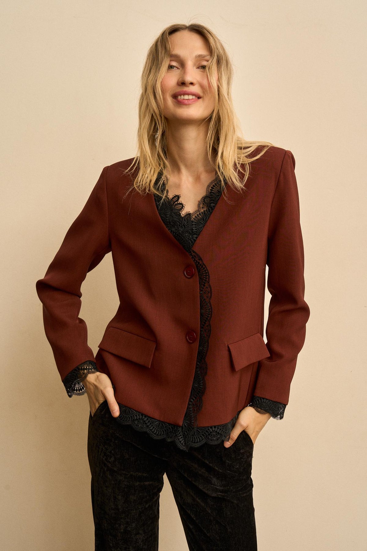 Blazer Solapas Encaje Esmeraline